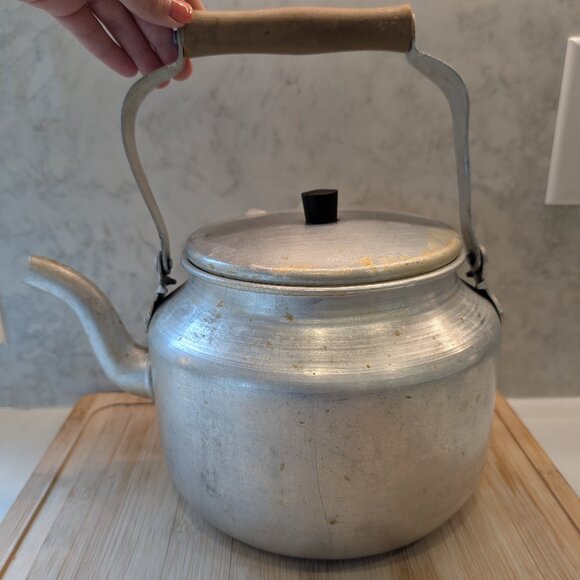 Vintage Aluminum Teapot - TT 27TM - Retro Cuisine Decoration - Picture 1 of 16